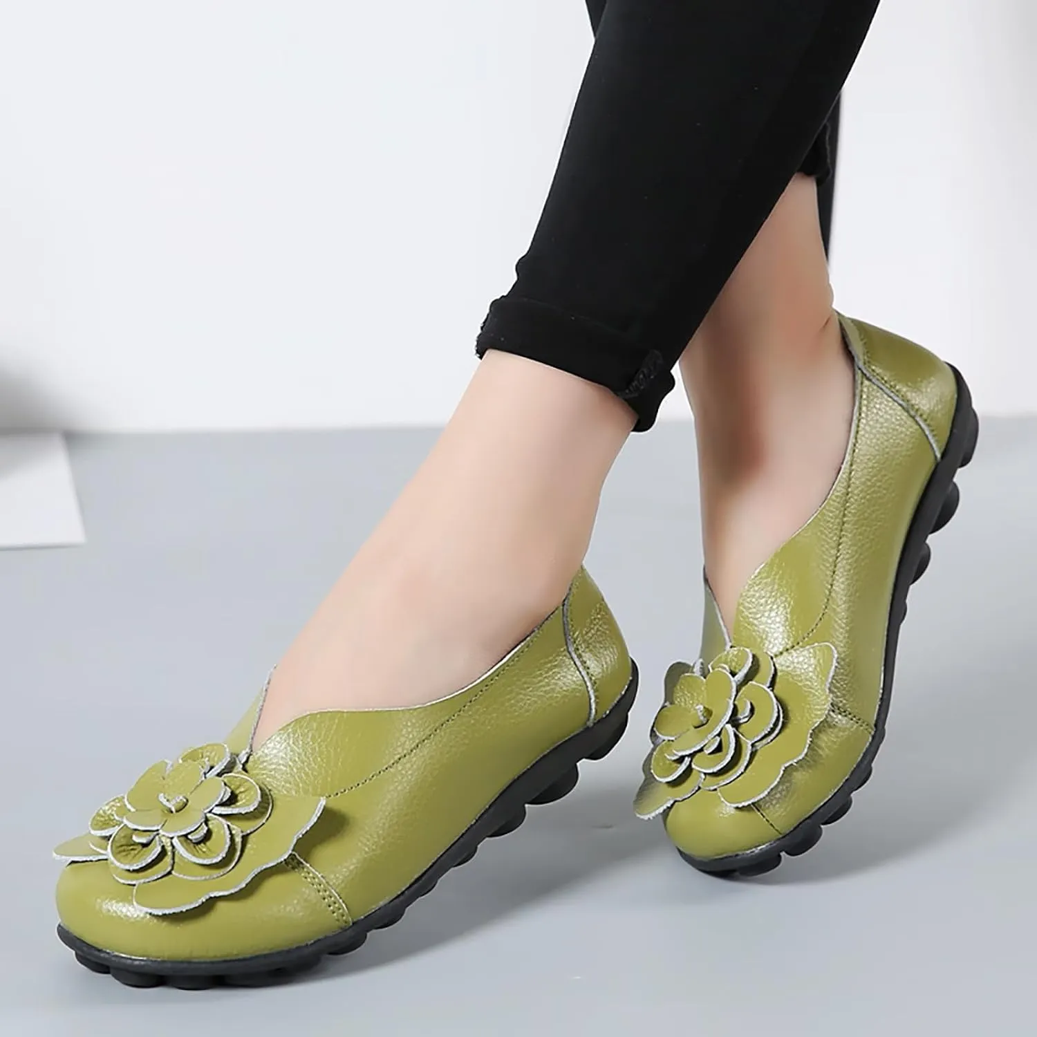 Womens Loafers Comfortable Dressy Driving Shoes Non Slip Flower Decoration Round Toe Business Casual Shoes Summer Walking Sandals Soft Soles Pump 2025 Fashion